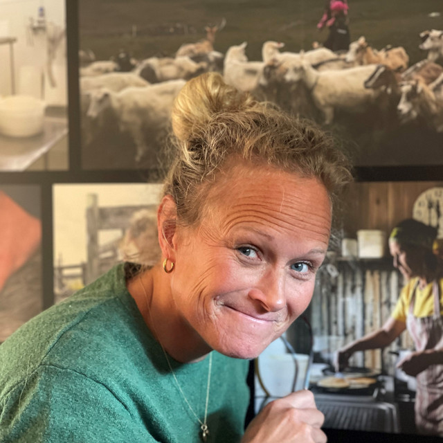 Kristin har egen koffert med gamleost oppi....